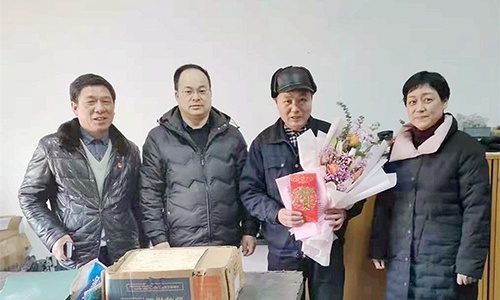 浙江省國(guó)防工業(yè)工會(huì)徐航主任、王哲（副處級(jí)調(diào)研員）代表省國(guó)防工業(yè)工會(huì)來(lái)公司慰問(wèn)全國(guó)勞動(dòng)模范余昌琴和困難職工。